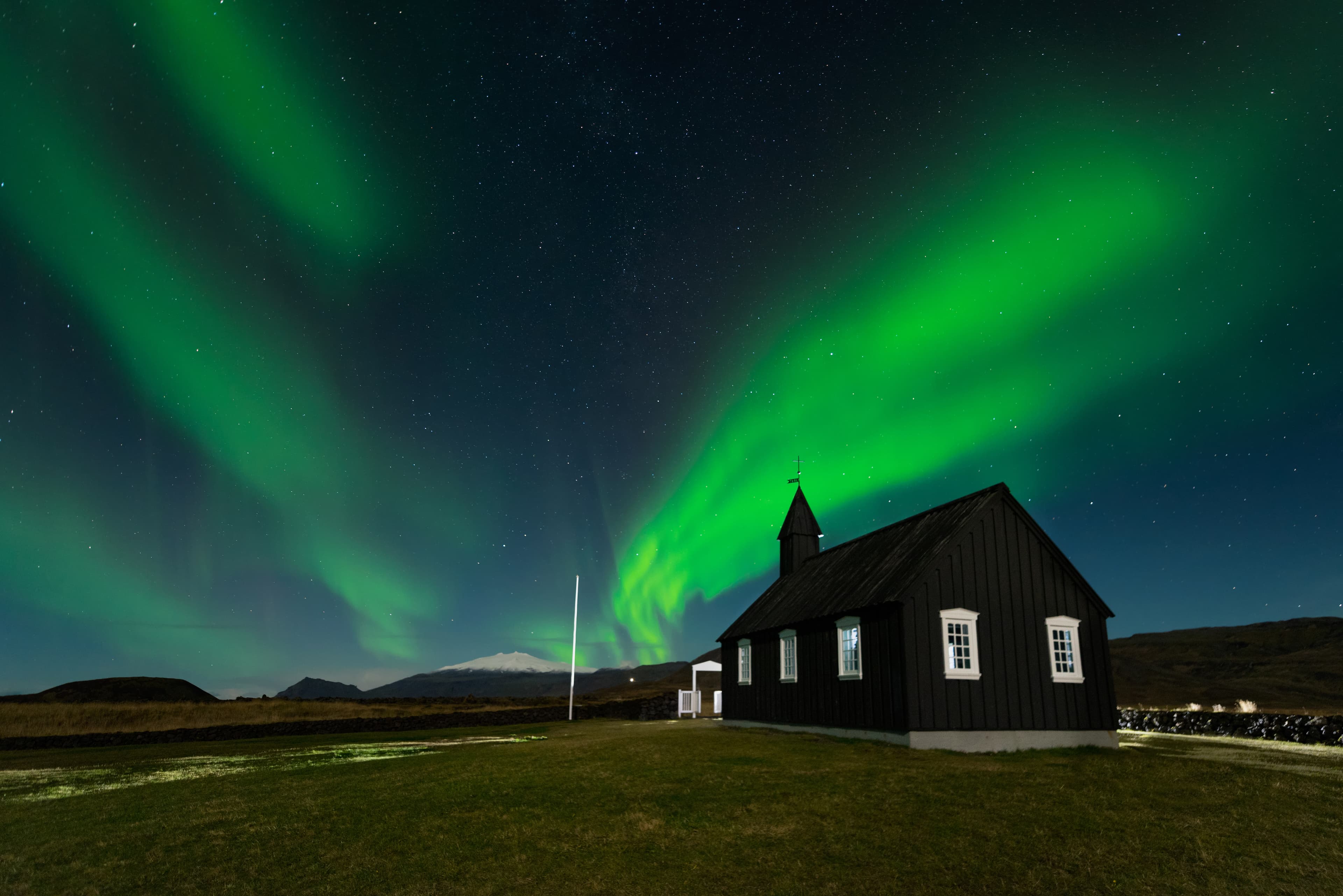 northern-lights-black-church