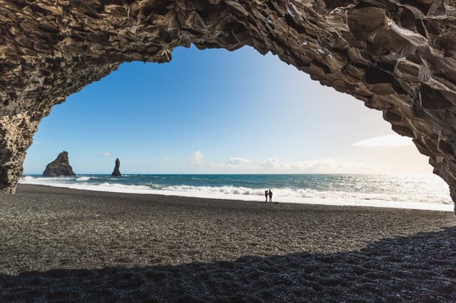 Reynisfjara-black-sand-beach-10