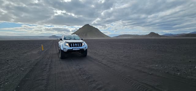 private-iceland-jeep-tour