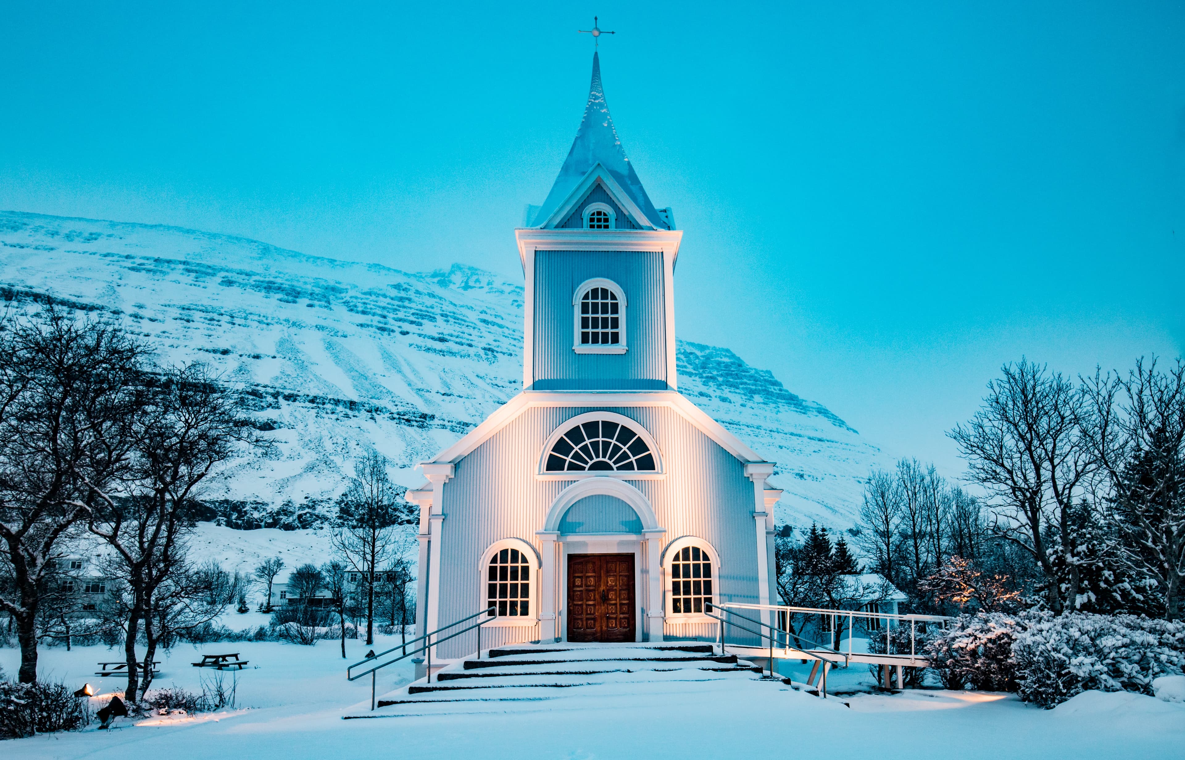 seydisfjordur-iceland-town-city