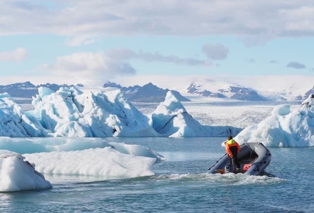 jokulsarlon-boat-tour