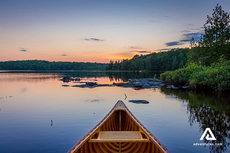 boat-on-the-lake-in-ontario-canada