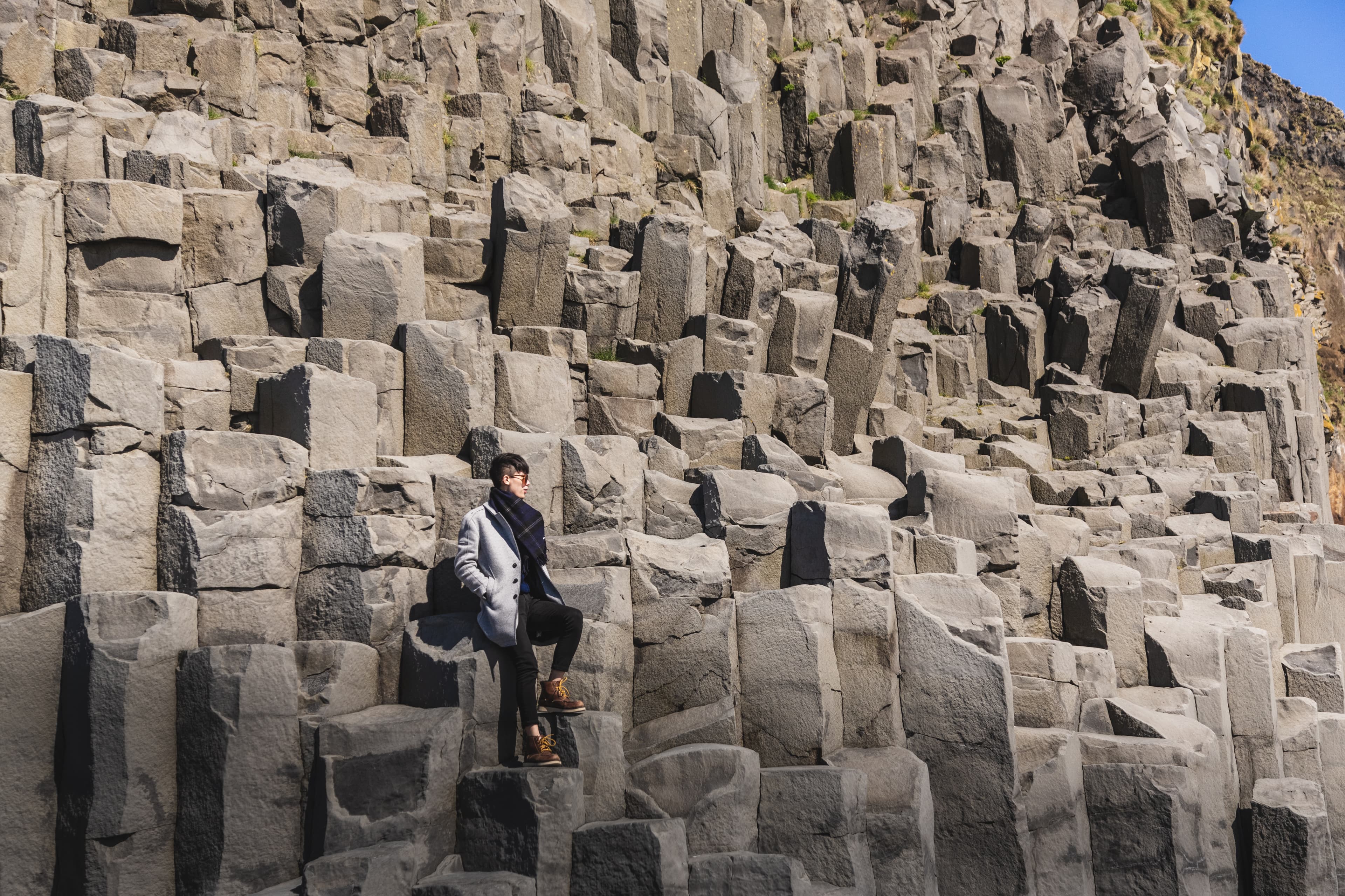 Reynisfjara-black-sand-beach-18