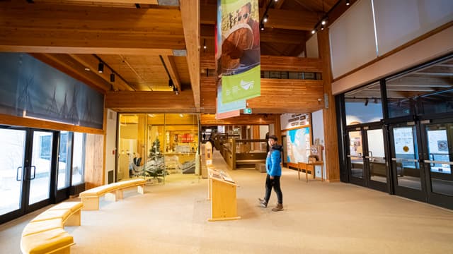 Yellowknife Sightseeing City Tour 14