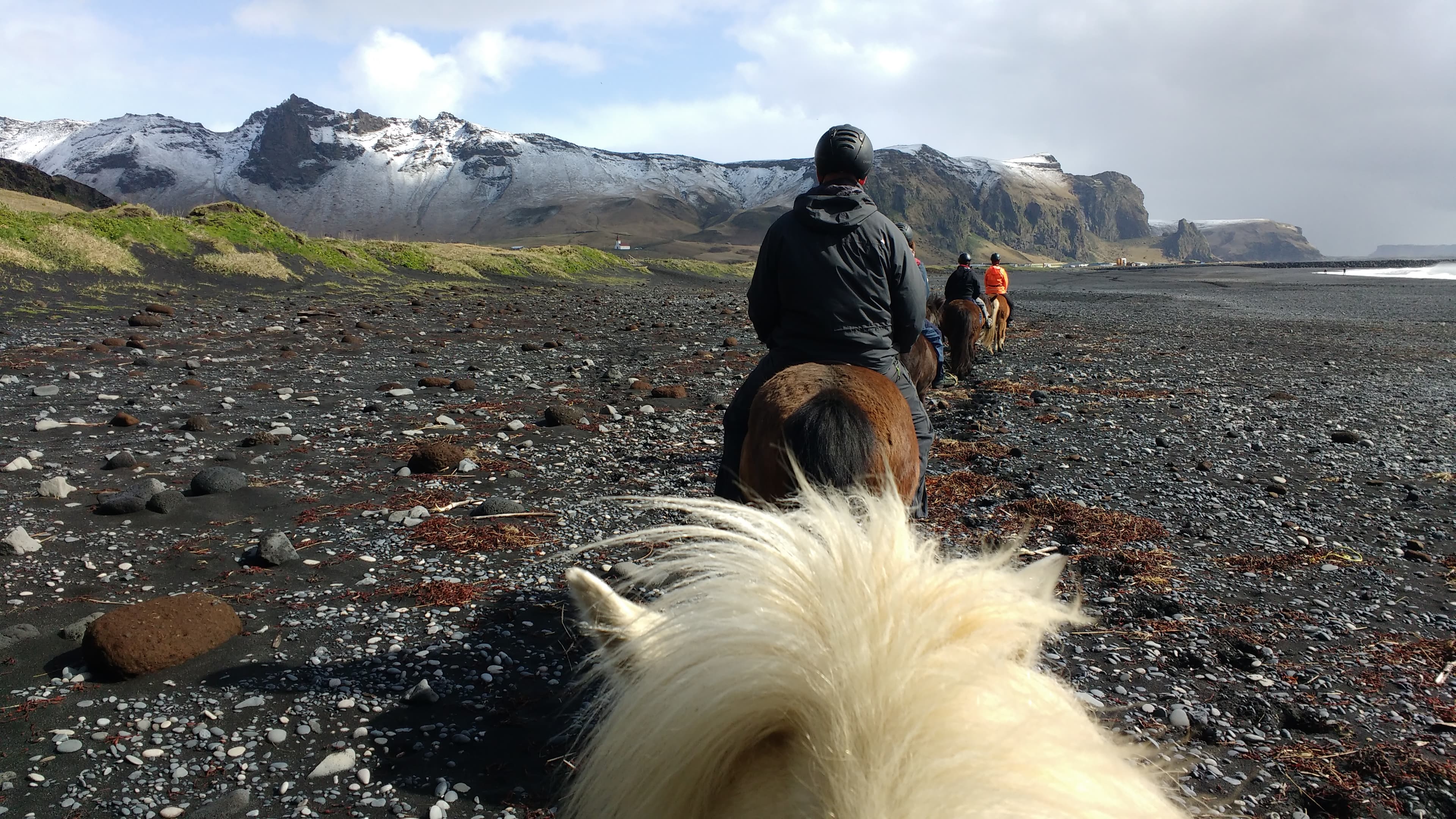 Black-beach-horse-riding