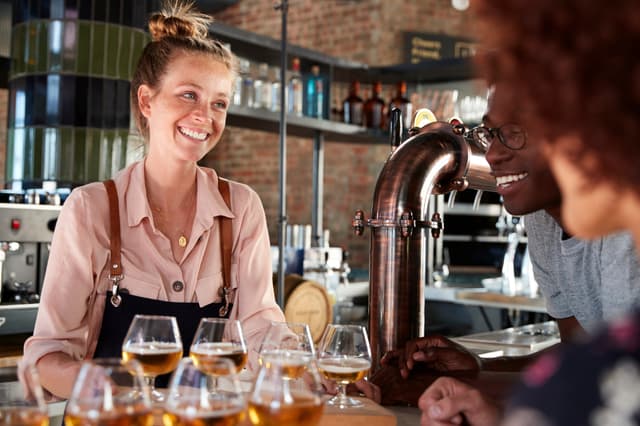 waitress-bar-iceland