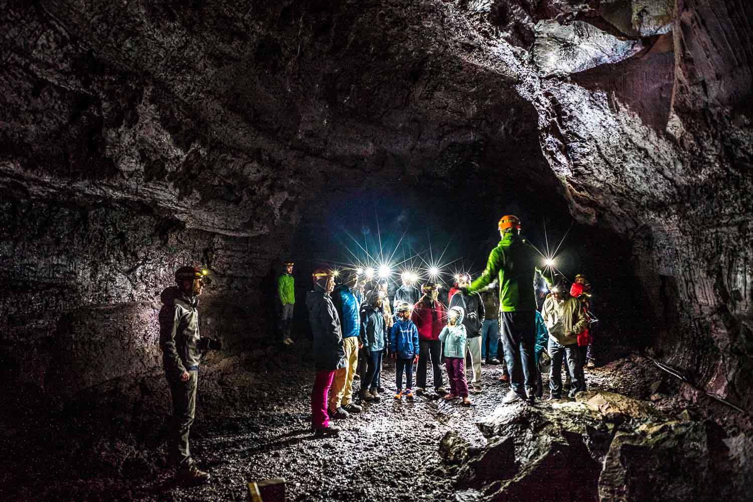 vidgelmir-group-tour-iceland