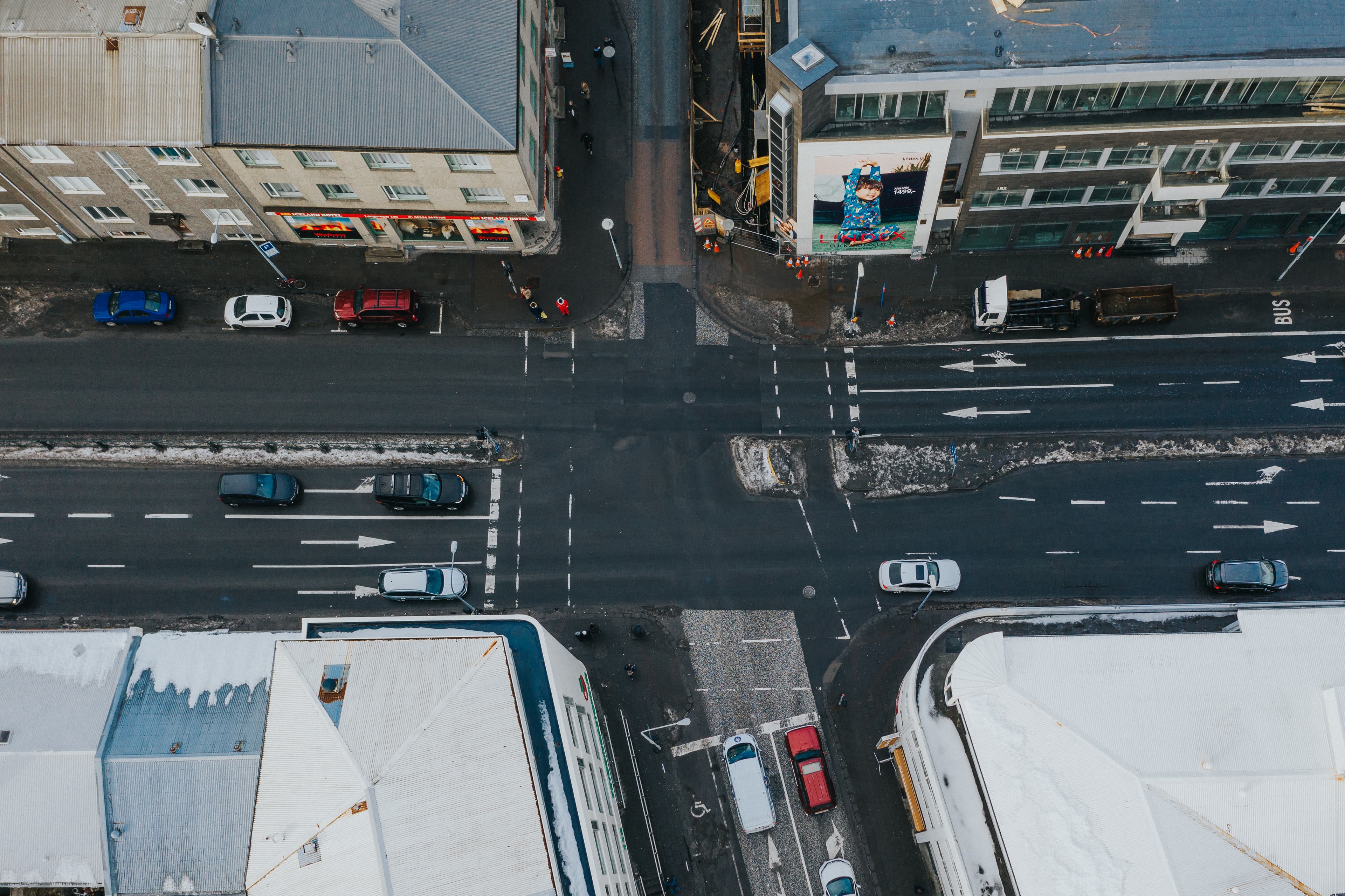 reykjavik_street_drone_view_5