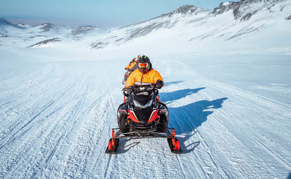 t-snowmobiling-private
