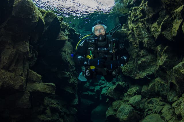 Diving-Silfra-Thingvellir-Iceland (13)