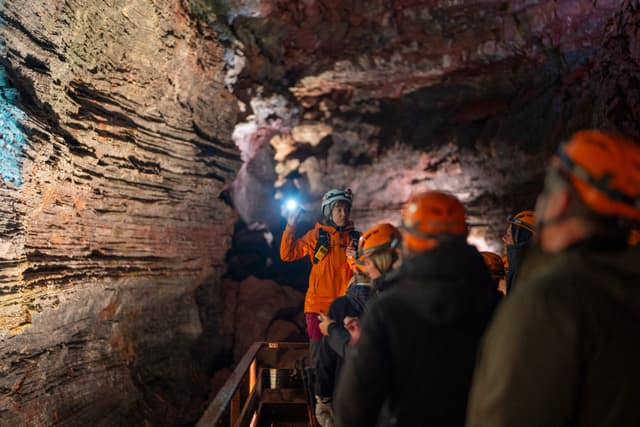 lava-tunnel-tour