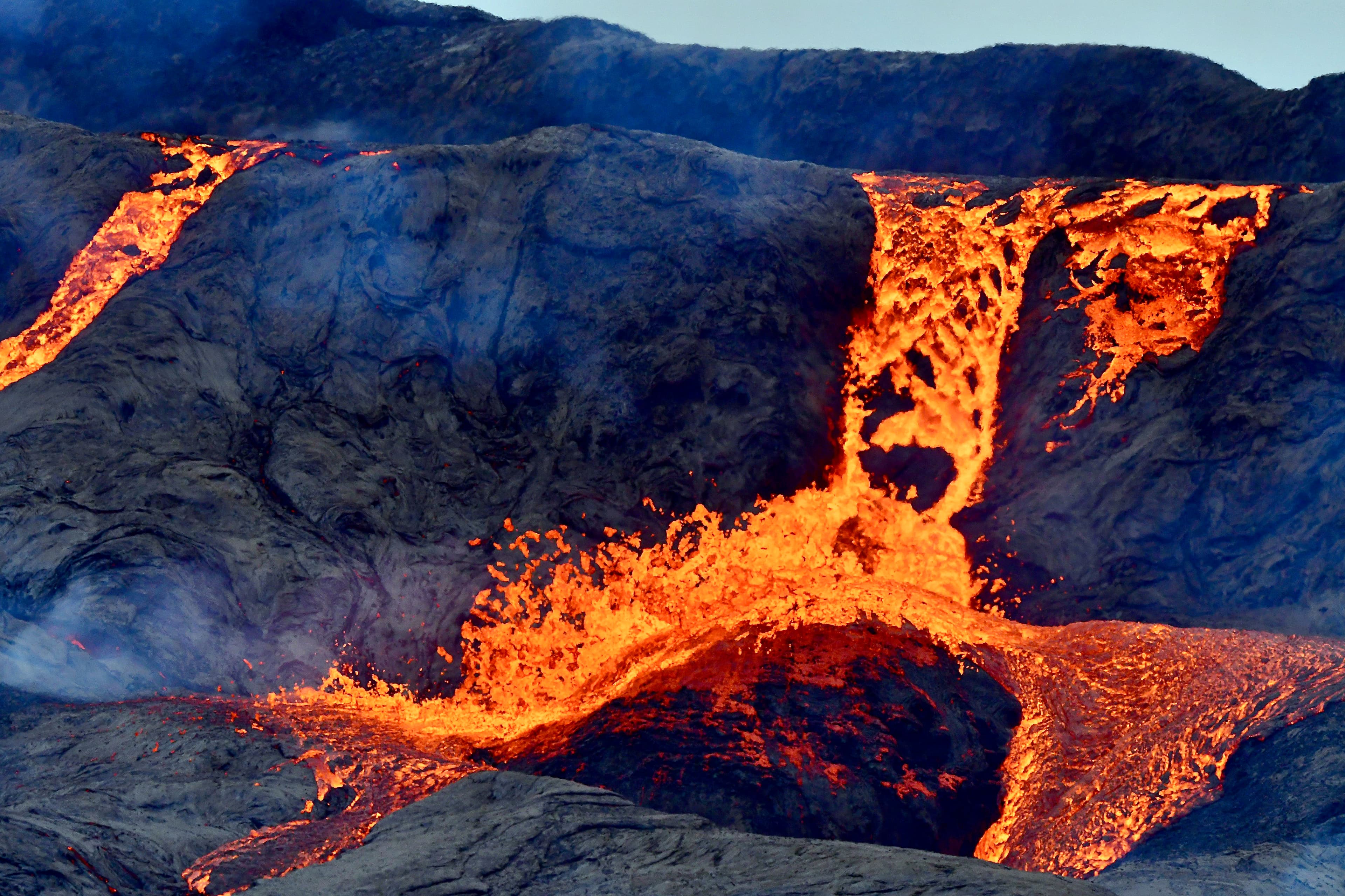 Hot-Lava-Pouring