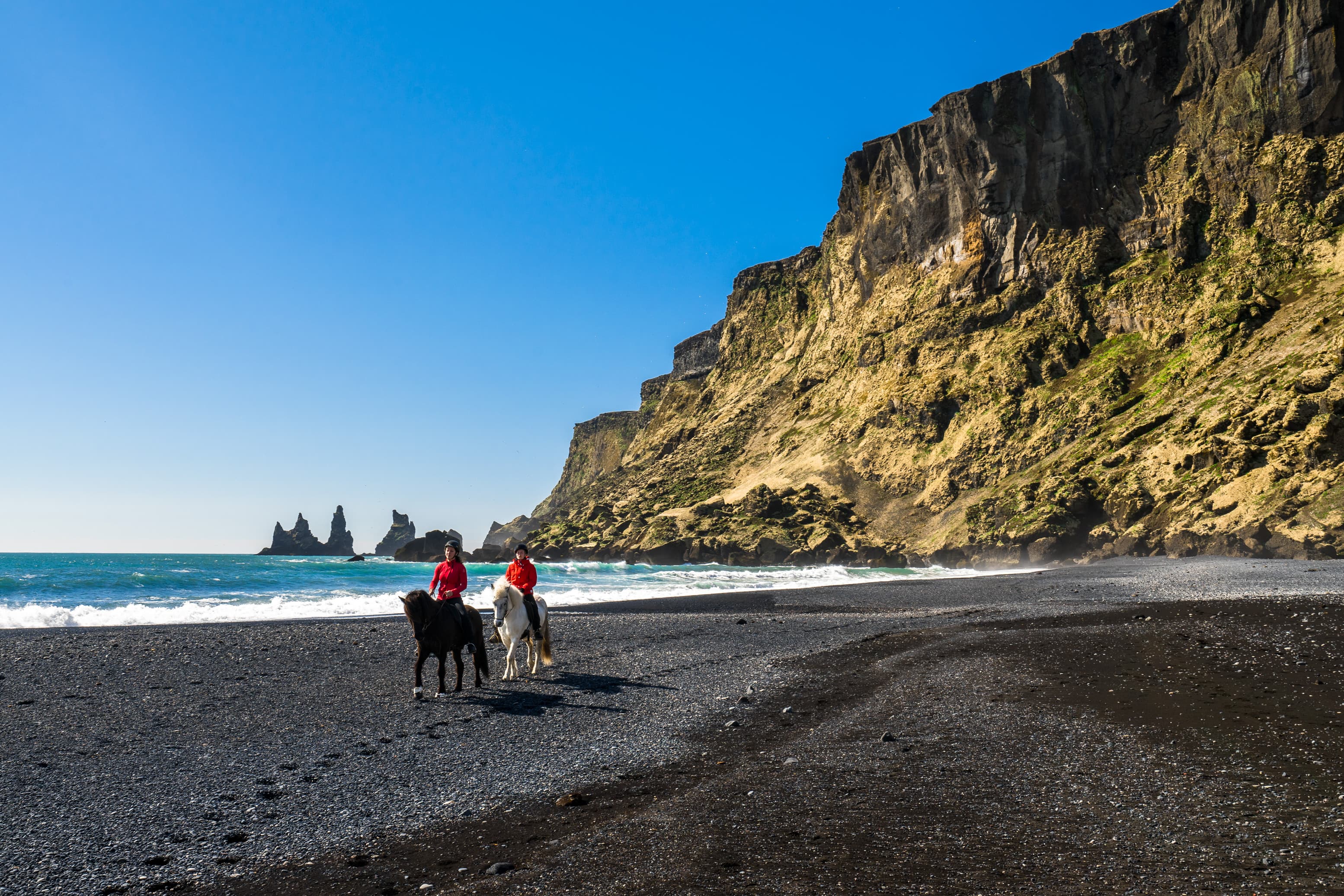 Black-beach-horse-riding