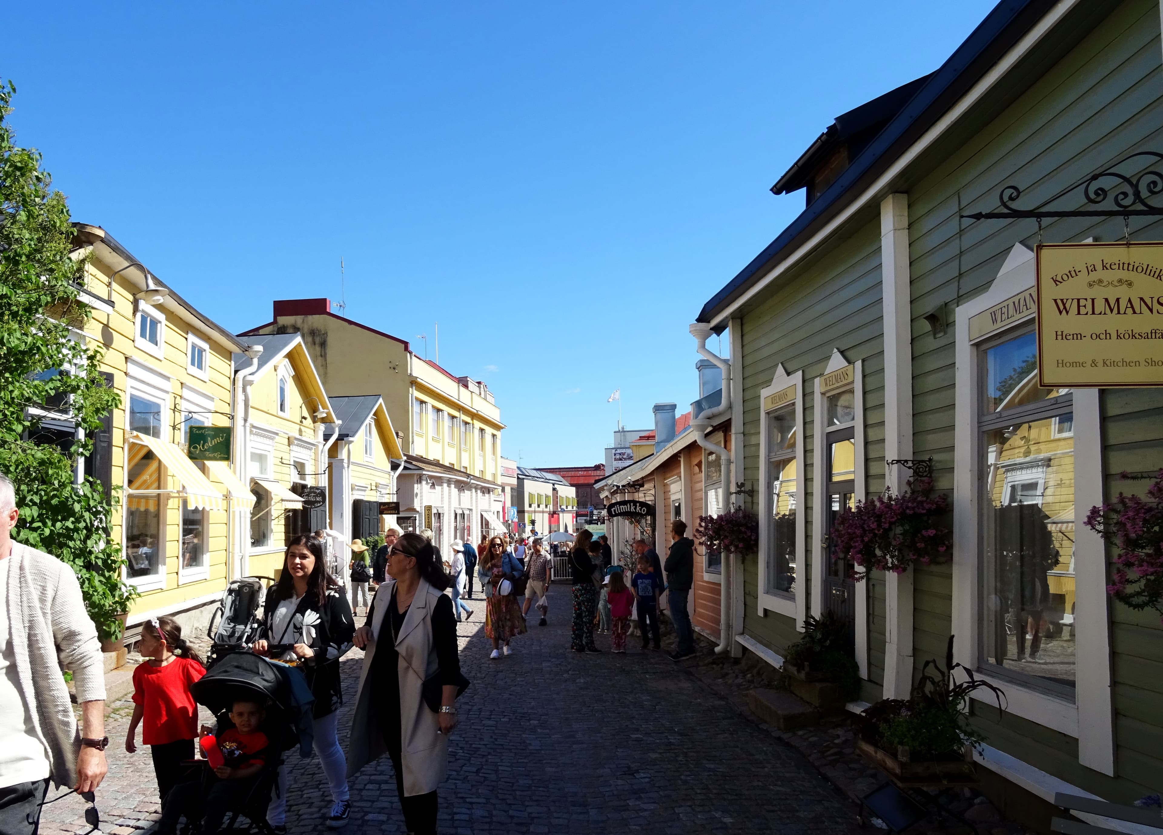 walking-tour-in-old-porvoo
