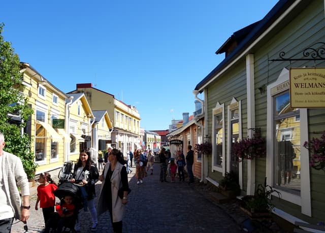 walking-tour-in-old-porvoo