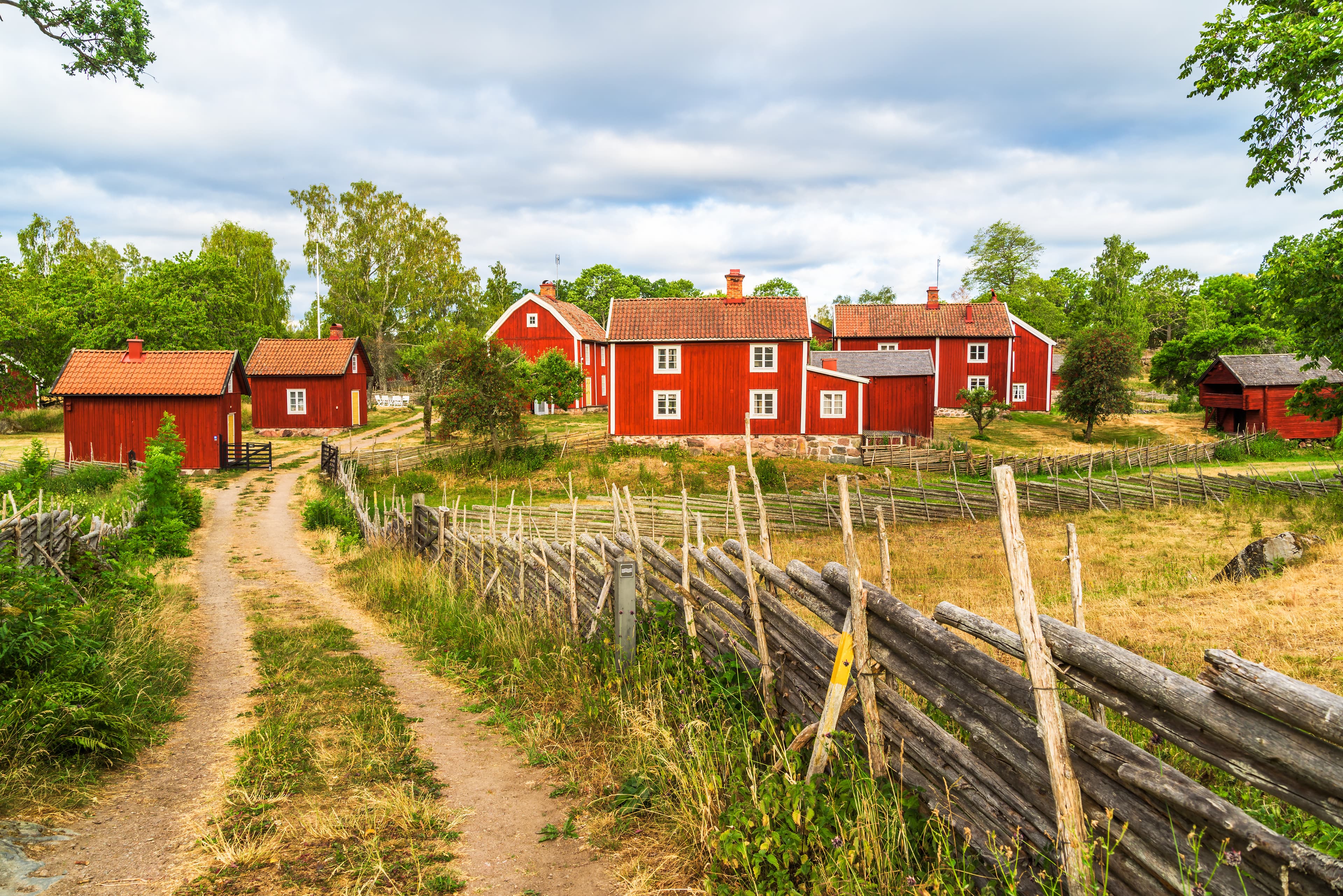 Stensjo village and road