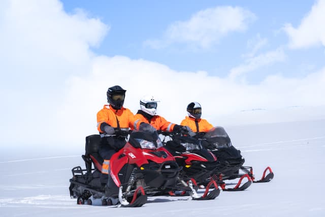 snowmobile-langjokull-tour