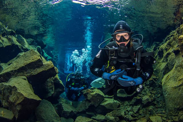 Diving-Silfra-Thingvellir-Iceland (3)