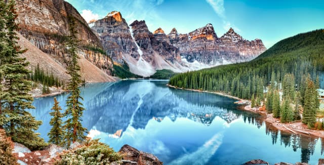 Sunrise at Moraine lake