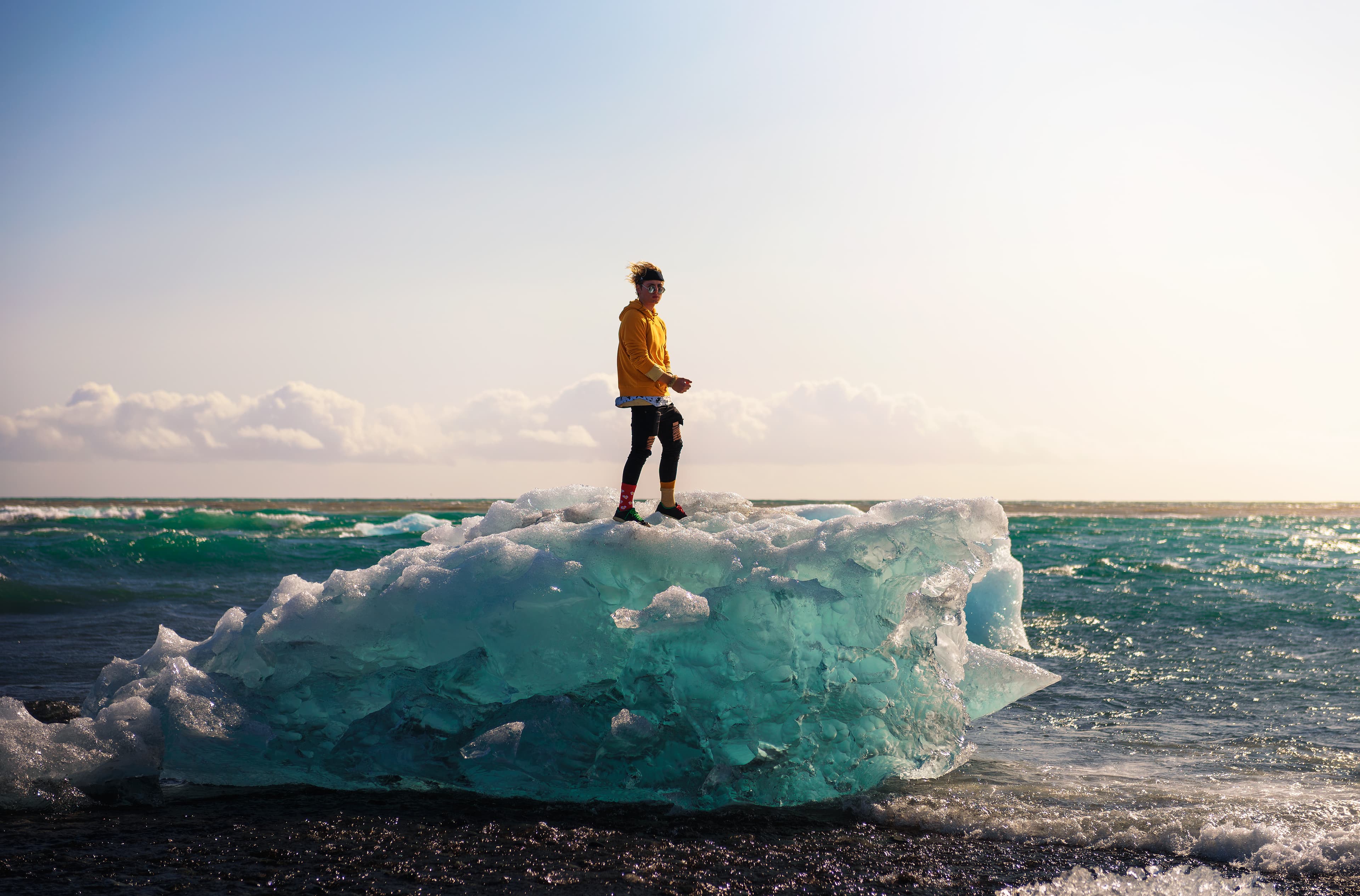 tourist-iceberg-diamond-beach