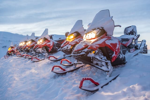 snowmobiles-glacier-iceland