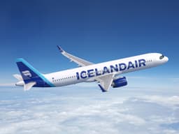 icelandair-plane-flying-in-the-sky