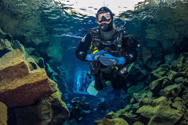 Diving-Silfra-Thingvellir-Iceland (2)