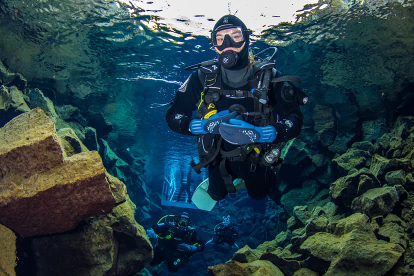 Diving-Silfra-Thingvellir-Iceland (2)