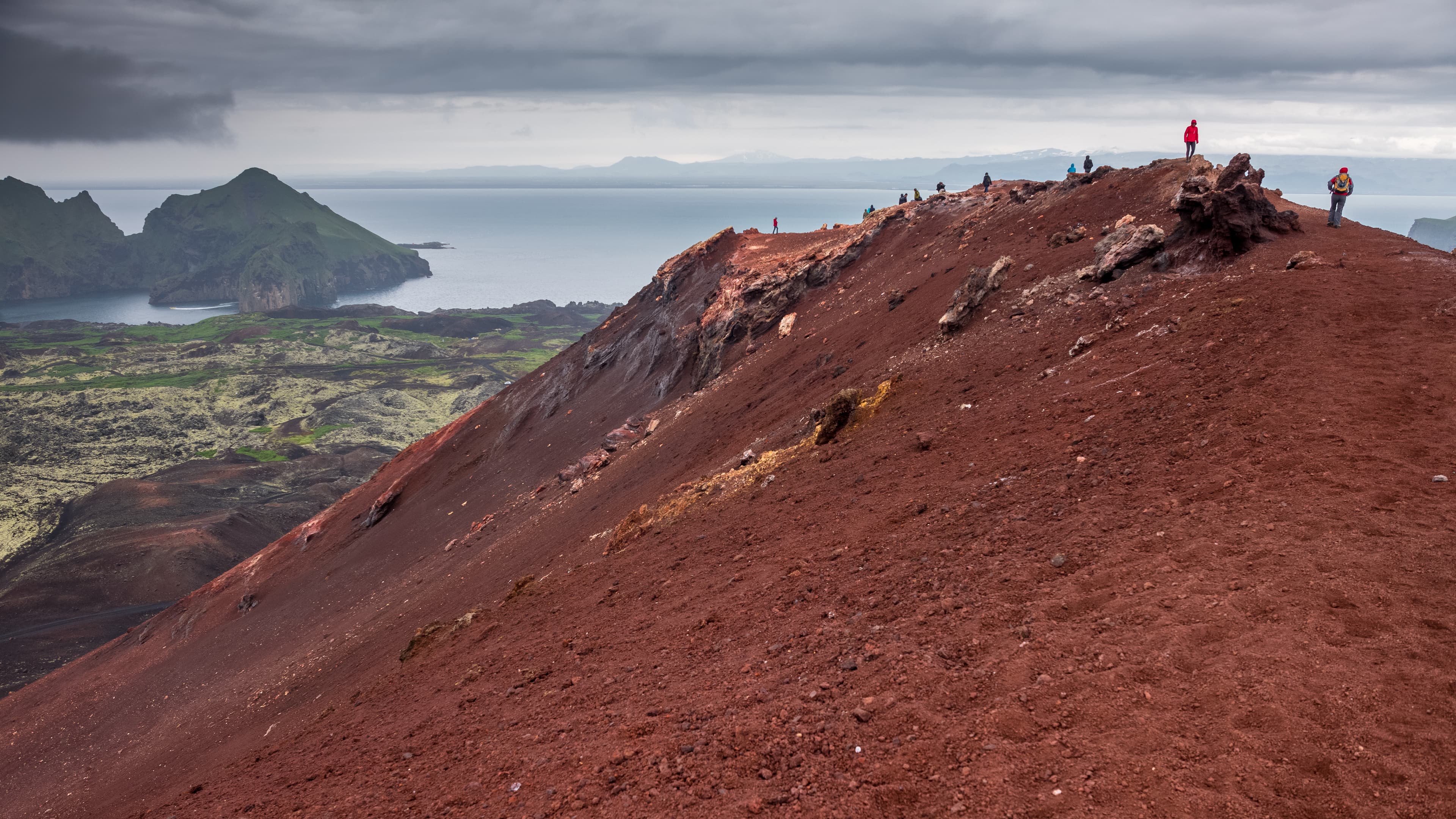 Eldfell-crater-Vestmannaeyjar