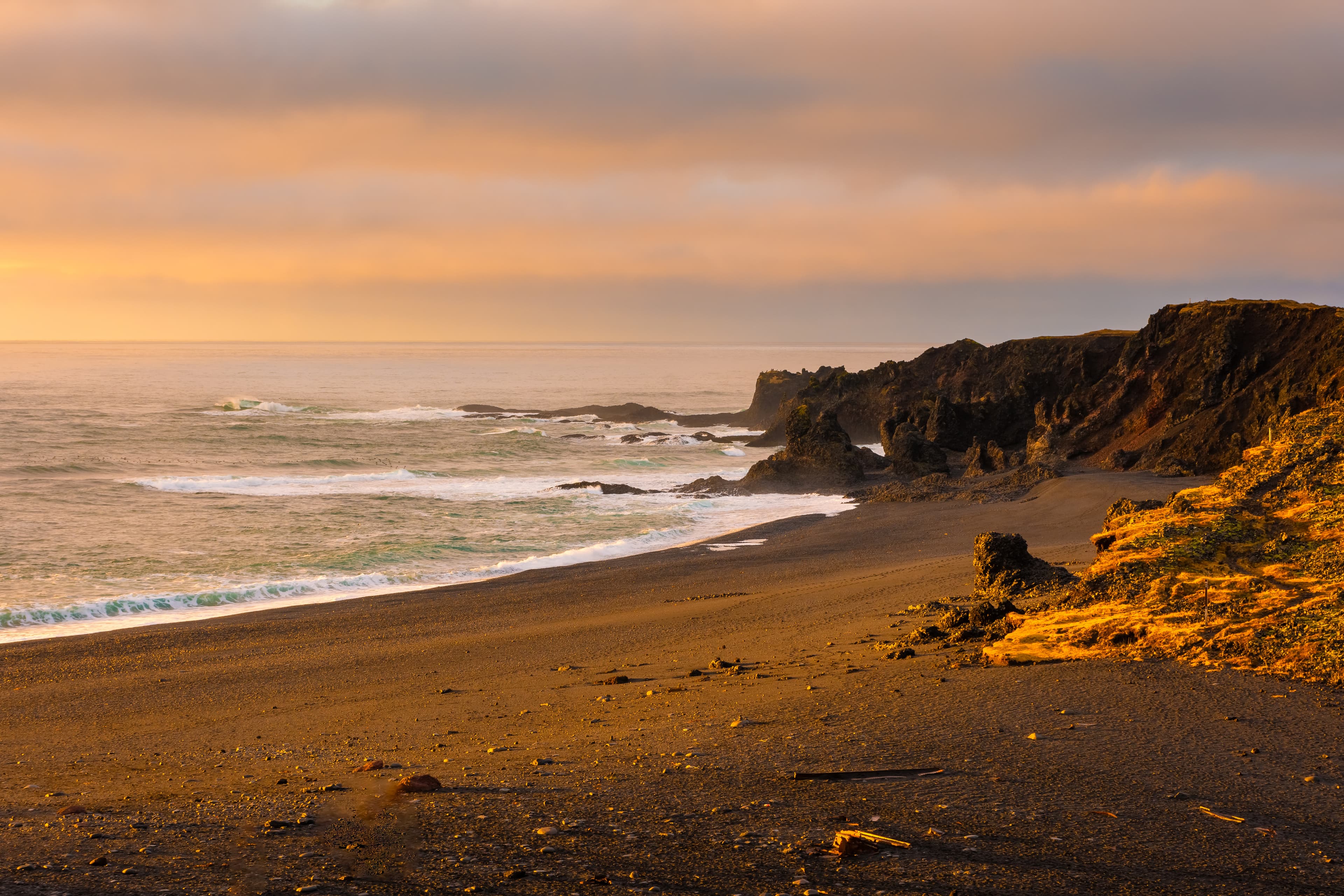 sunset-volcanic-beach-iceland