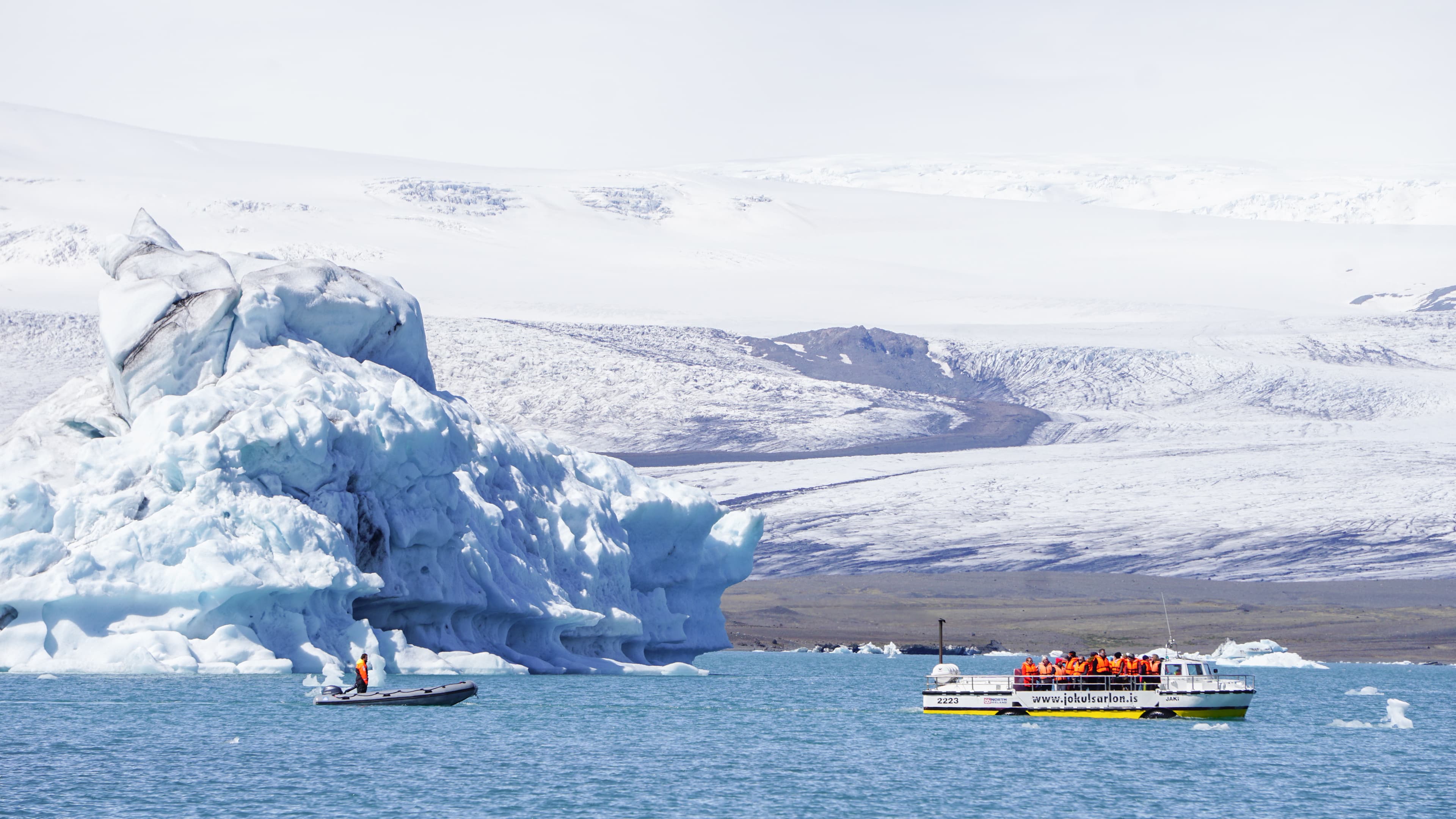 Glacier-lagoon-jokulsarlon-boat