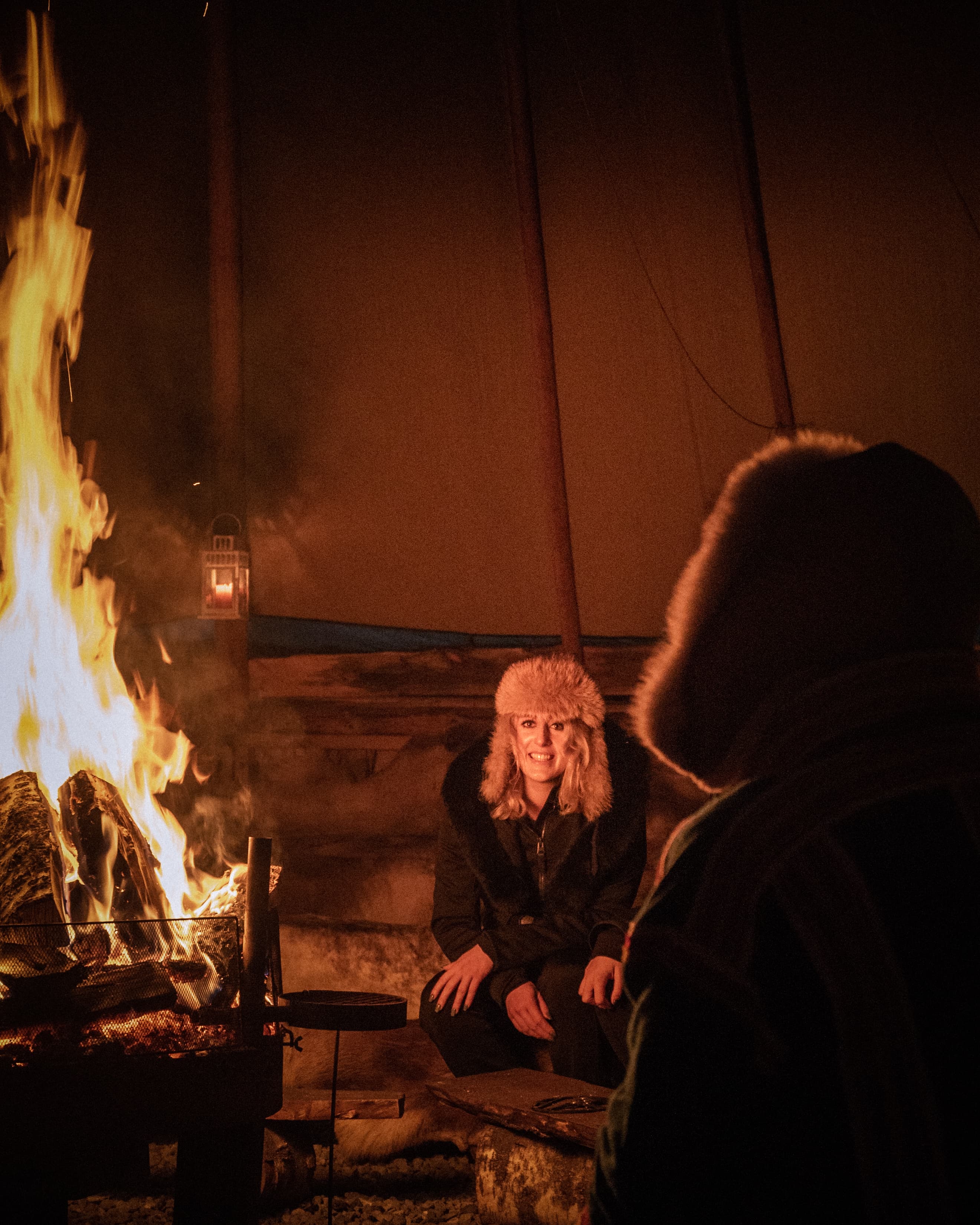 Couple-by-fireplace-in-tent