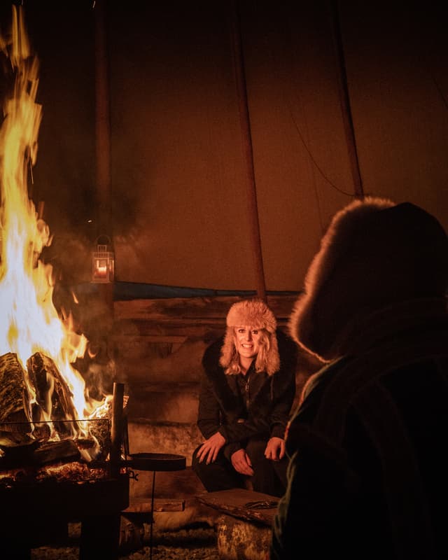 Couple-by-fireplace-in-tent