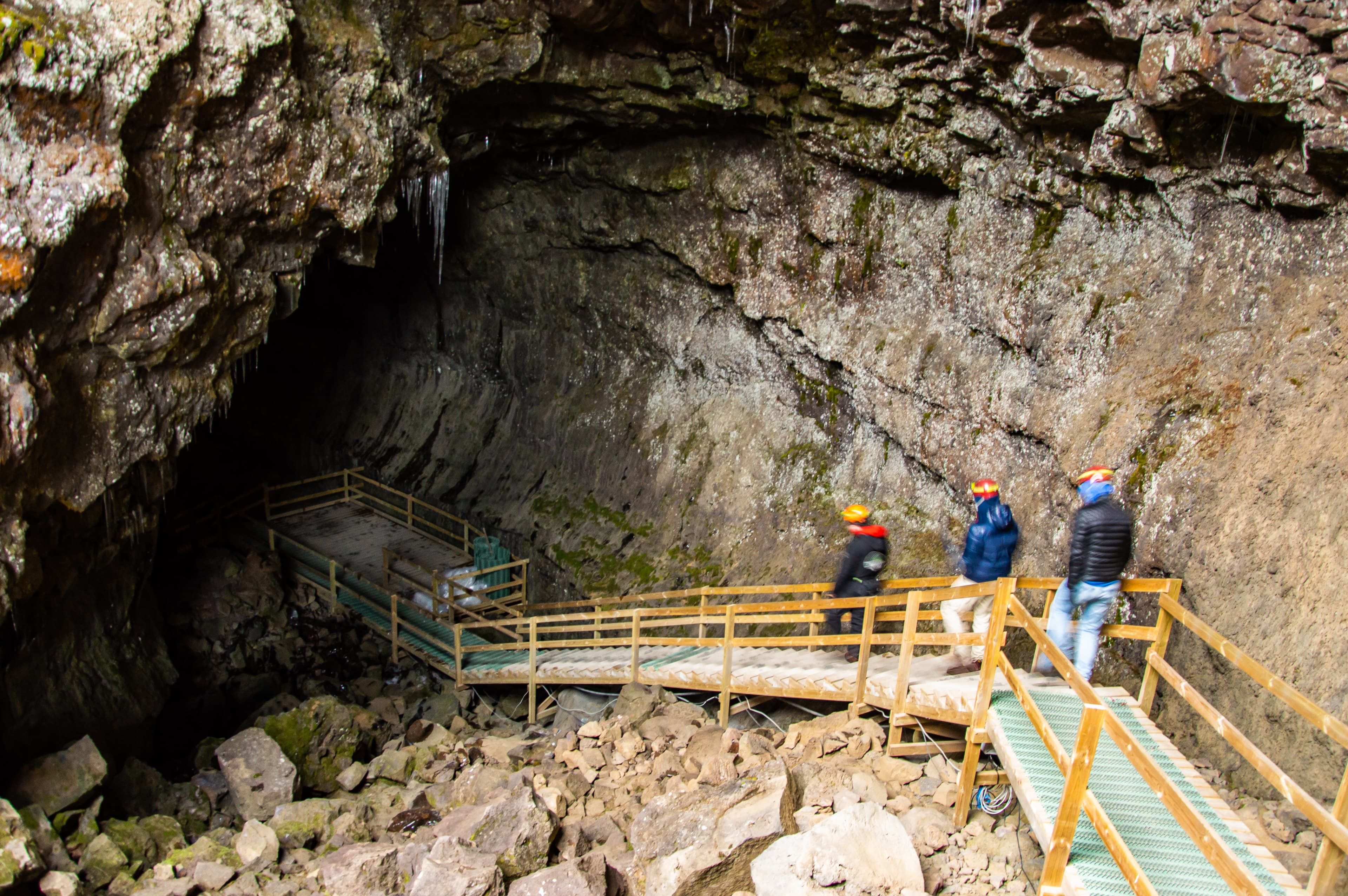 entrance-to-vidgelmir