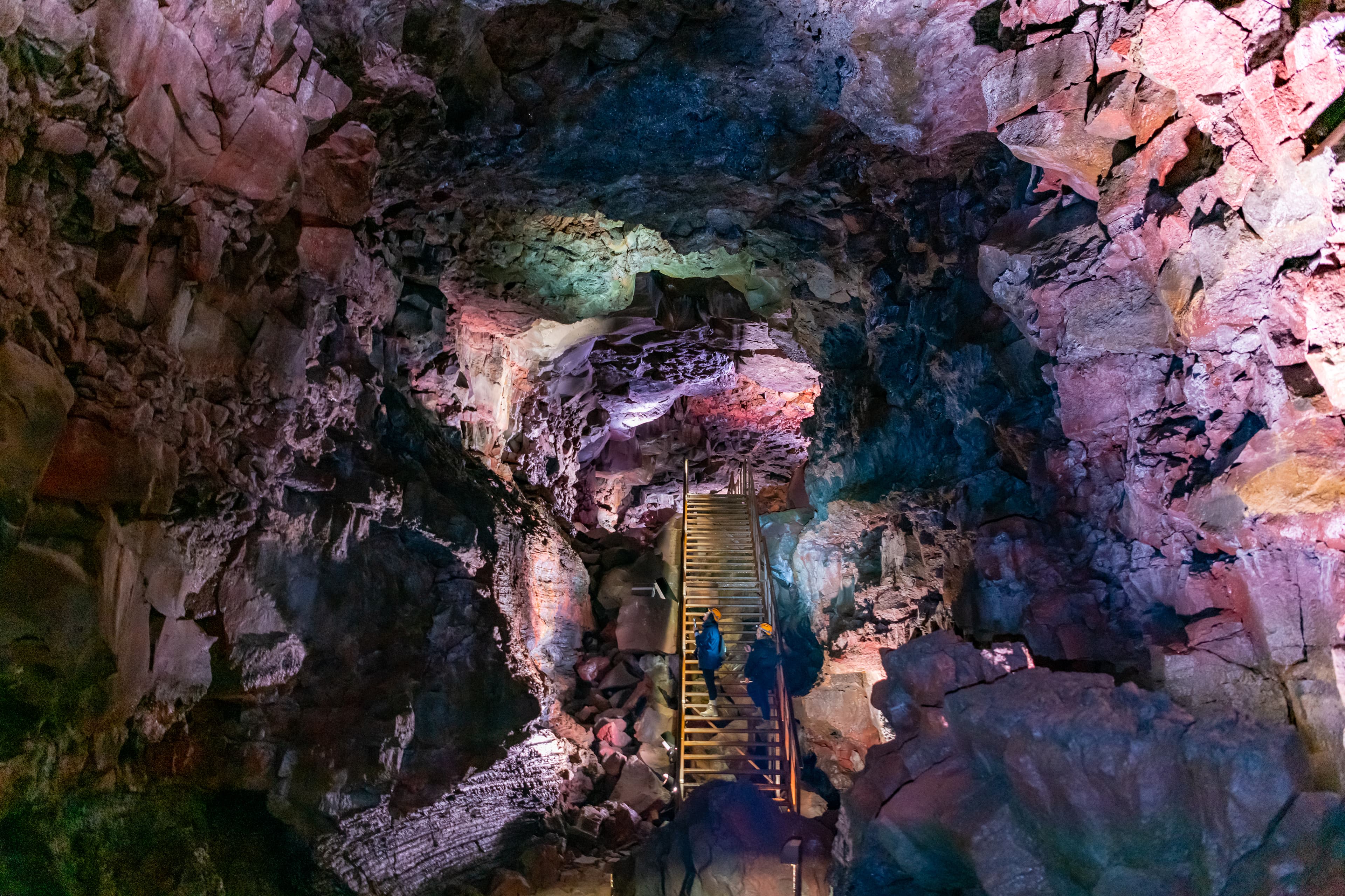 lava-tunnel-reykjanes