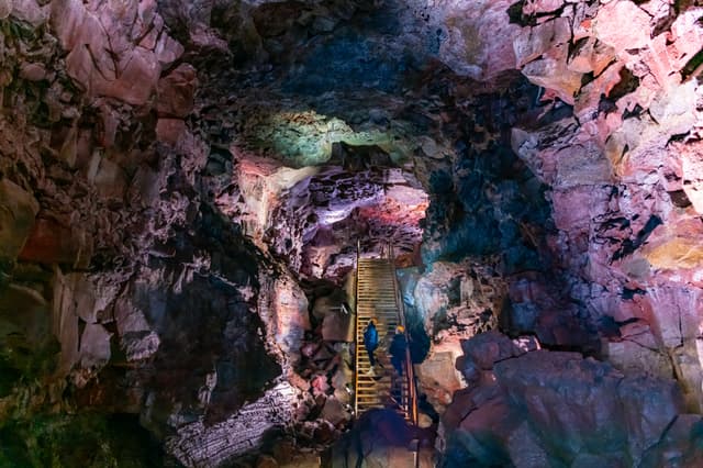 lava-tunnel-reykjanes