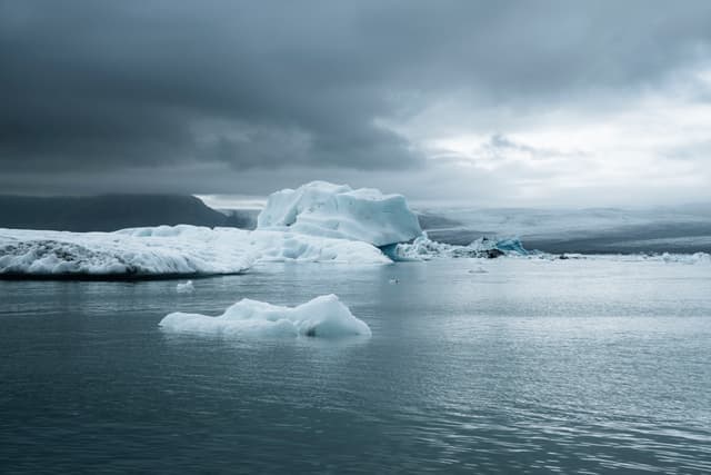 glacier-lagoon-breidamerkurjokull