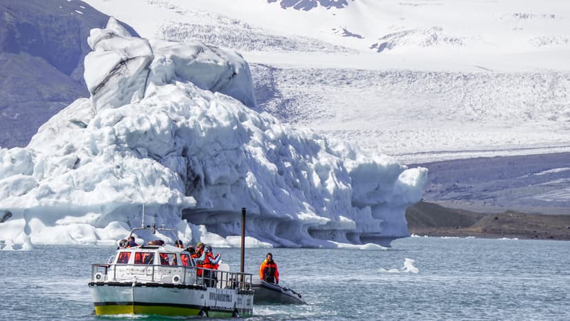 Glacier-lagoon-jokulsarlon-boat