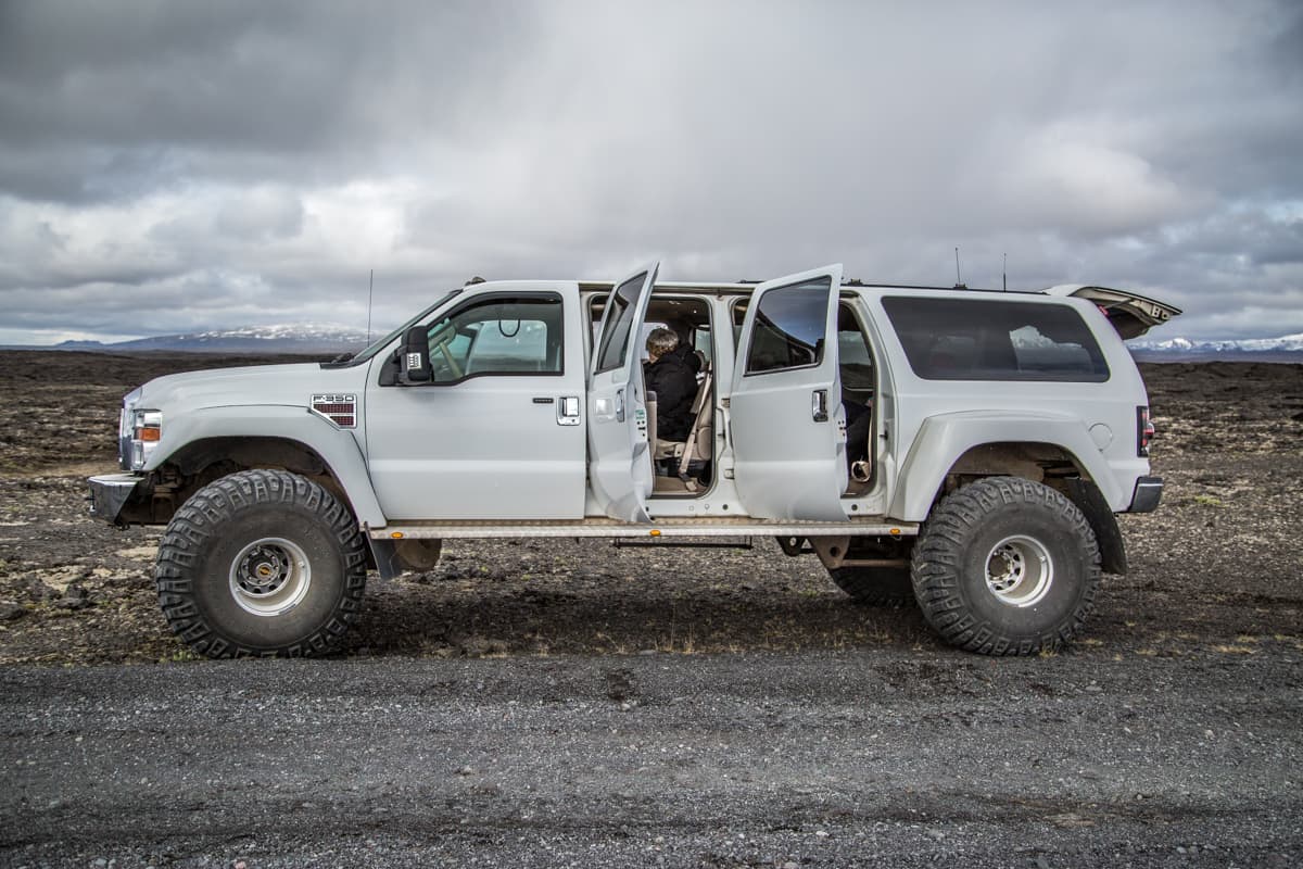 askja-volcano-super-jeep