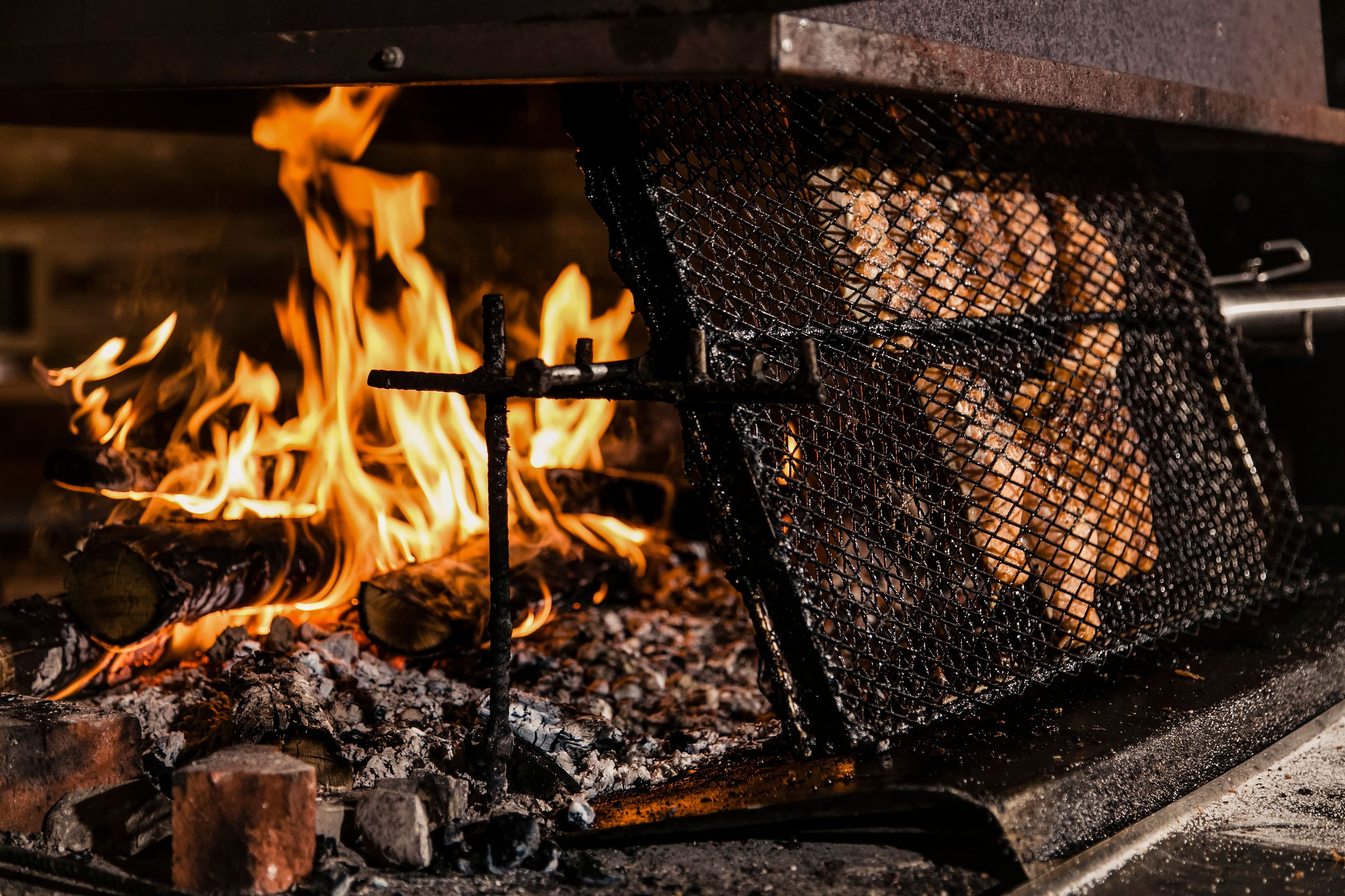 Fireplace-in-Snowhotel