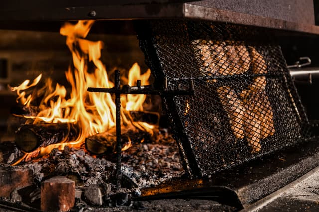 Fireplace-in-Snowhotel