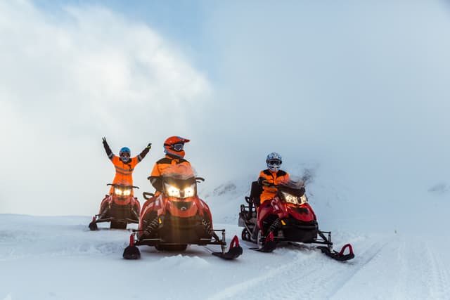 snowmobiling-tour-langjokull-glacier