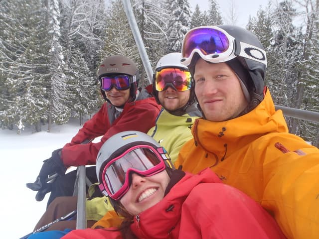 Ski Tour in British Columbia 01