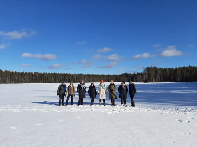 winter-wonderland-finland-tourists