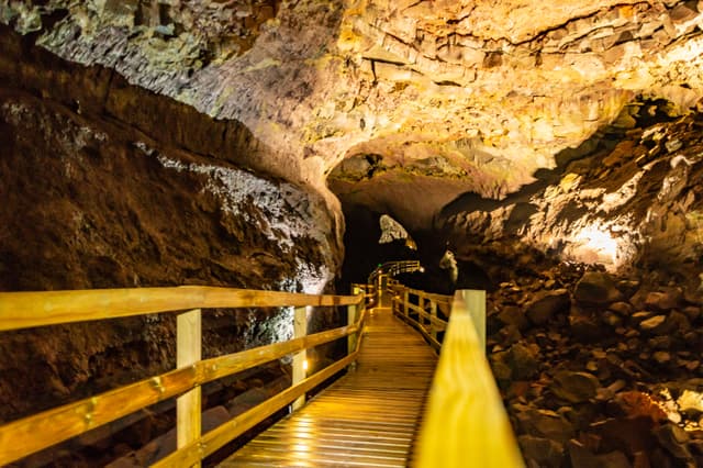 vidgelmir-lava-tube-cave-23