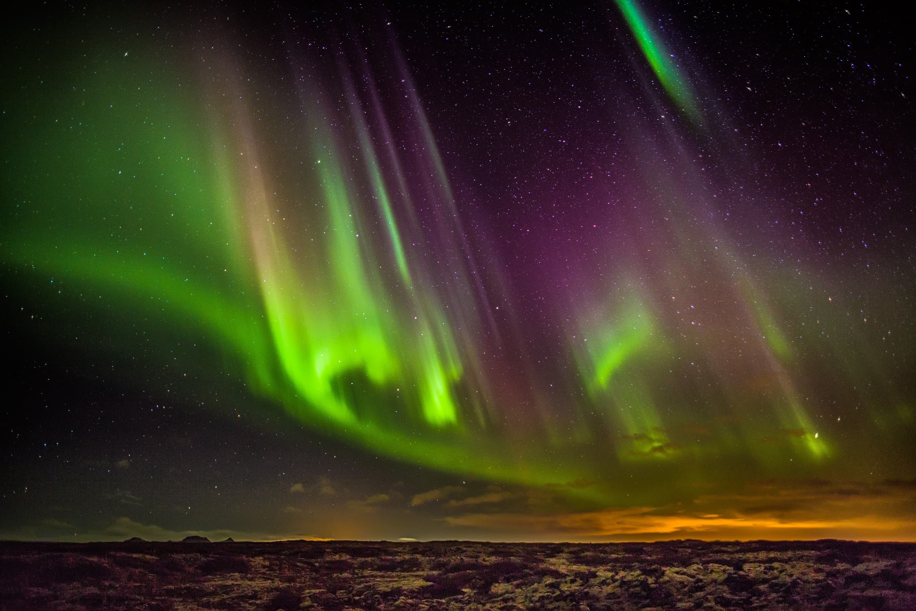 northern-lights-night-sky-iceland