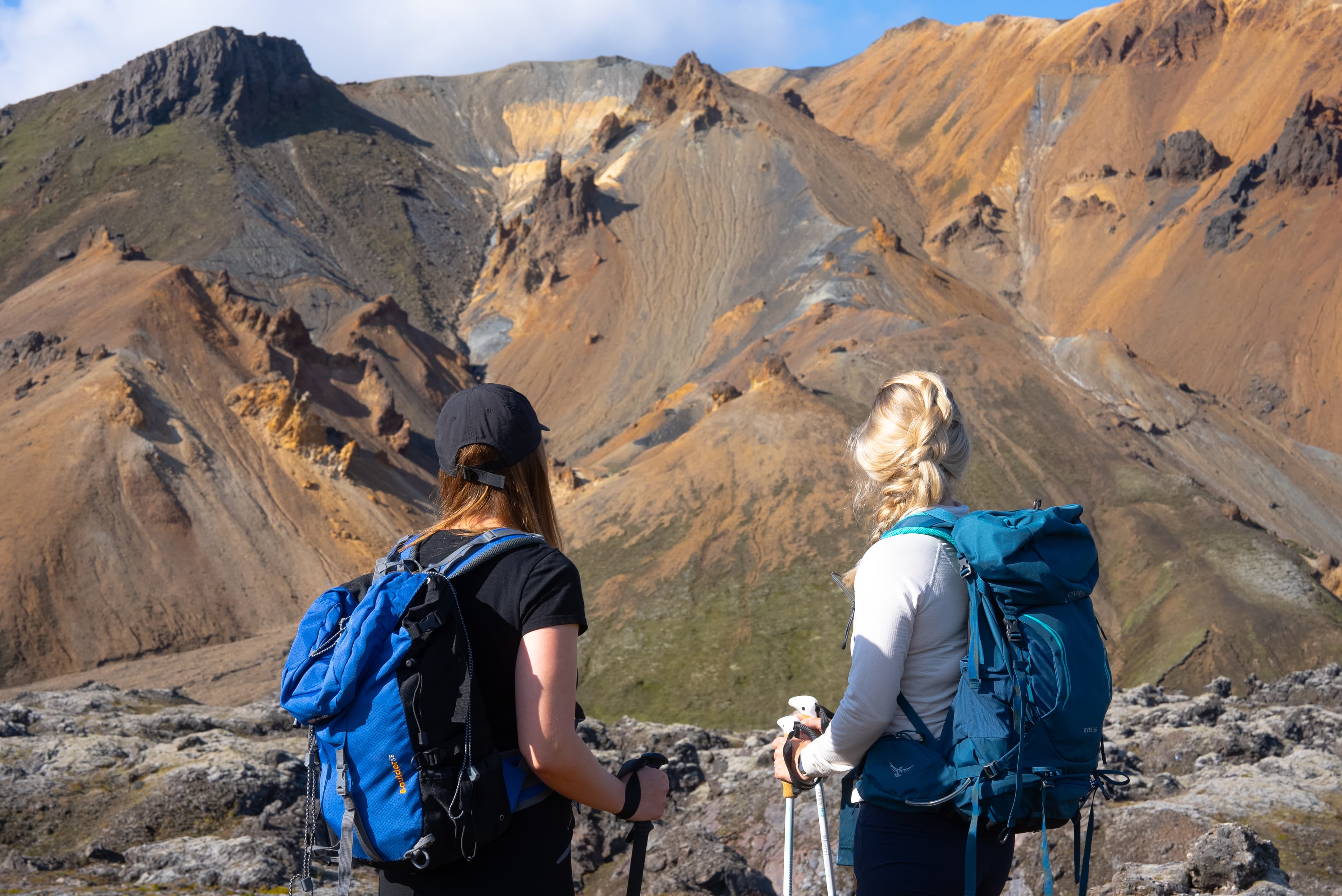 landmannalaugar-iceland-hikers
