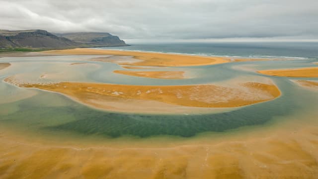 raudisandur-aerial-view