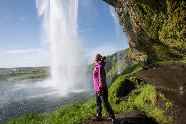 seljalandsfoss-waterfall