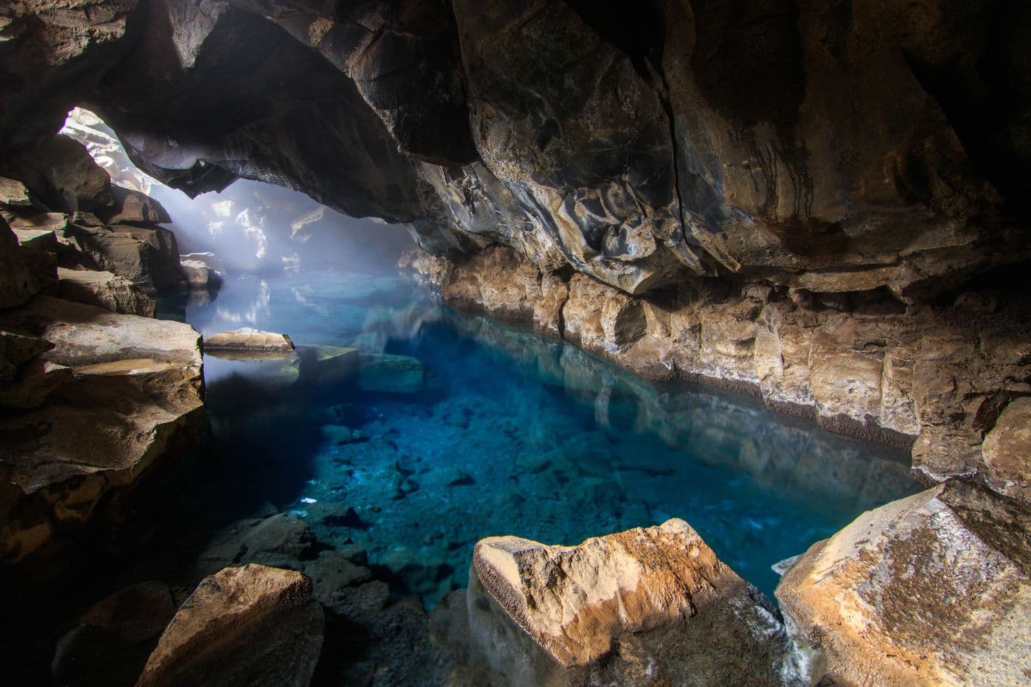 grjotagja-cave